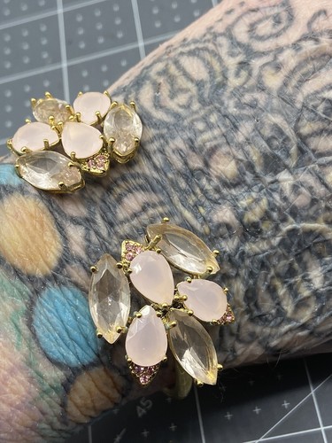 Bracciale Kate Spade con strass incernierati rosa pesca