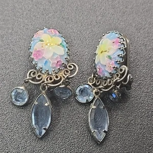 Orecchini Hobe Vintage Clip On Fiore Pendente Smalto Dipinto Colori Pastello Blu 1,5" - Foto 1 di 13