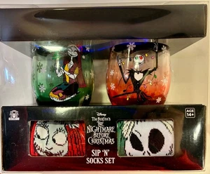 THE NIGHTMARE BEFORE CHRISTMAS Sip Set - 2 Stemless Wine Glasses & 2 Pair Socks - Bild 1 von 2