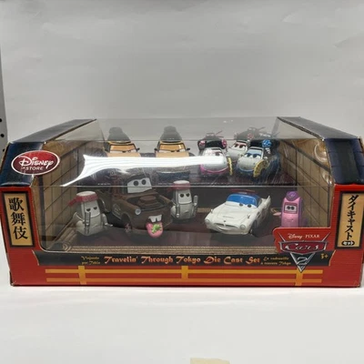 Disney Pixar Cars Cars 2 Multi-Packs Travelin' Through Tokyo Diecast Car Set Nuovo - Immagine 1 di 4