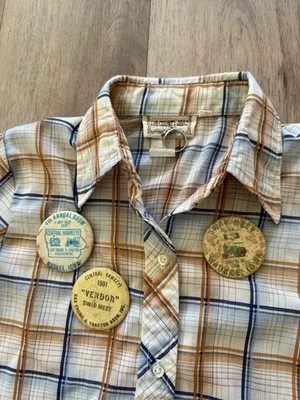 复古 70 年代/80 年代女式西部衬衫带复古交换拖拉机别针 — 第 1/4 张图片