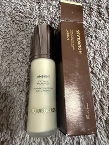 Hourglass Ambient Soft Glow Foundation Shade 2 - Picture 1 of 5