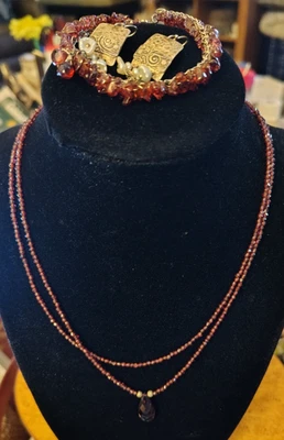 Juego de tres piezas de granate - Collar, pulsera y pendientes de 15" - Usado en excelente estado - Hecho a mano en EE. UU. Foto 1 de 4