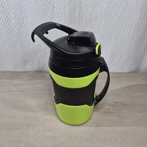 Riesiger Under Armour Playmaker Zaunhaken isolierter Wasserkrug 64 Unzen neongrün - Bild 1 von 15