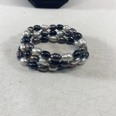 Pulsera elástica Honora de agua dulce de 3 hilos con cuentas de perlas plateada, púrpura, ónix Foto 1 de 4