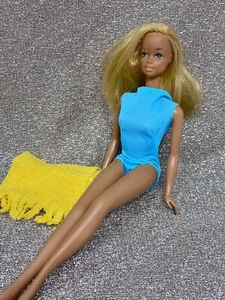 SCHÖNES Vintage Sun Set Malibu Barbie #1070 Original Badeanzug/Handtuch Korea - Bild 1 von 7