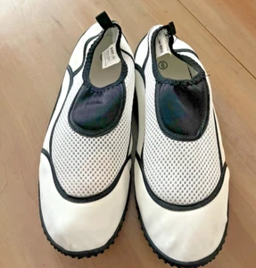Sand N Sun Wasserschuhe Herren weiß mit schwarzem Mesh Schwimmen Aqua Strand Gr.9 sieht toll aus - Bild 1 von 4
