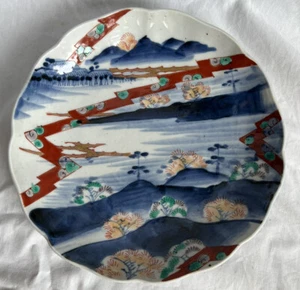 Antike japanische Imari Teller Schale mit gewelltem Rand 19. Jh. Meiji-Zeit Berge - Bild 1 von 12