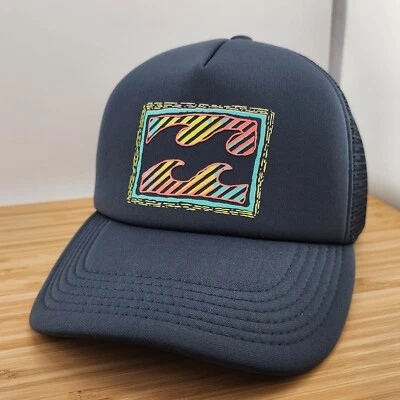 Sombrero de camionero Billabong, gorra gris con logotipo de neón, ajuste más pequeño, para mujer, cierre a presión Foto 1 de 4