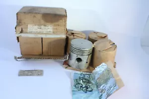 POST WAR 1955 PISTON SET OF 4 0.40 NOS 3204 55 2805-A1-00154 01590372 88,3MMWIDE - Picture 1 of 10