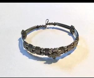 Vintage 7 1/2” Silver Flower Center Bracelet Unmarked - Picture 1 of 6