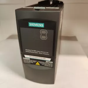SIEMENS Micromaster 440 Frequenzumrichter Inverter 6SE6440-2UC12-5AA1 - Picture 1 of 4