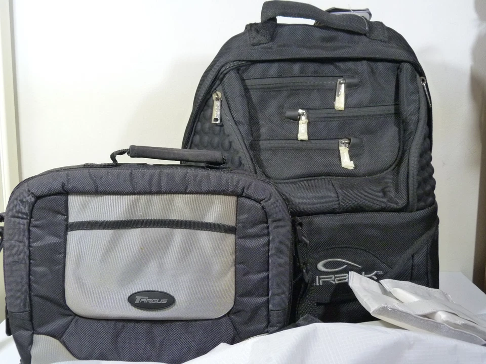 lote: Mochila Foto AirBak + Funda + Estuche Targus + Almohadillas Extra Foto 1 de 4