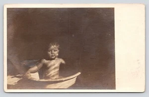 RPPC Baby im Badewasser Grantsburg Wisconsin c1918 UNP Foto Postkarte - Bild 1 von 4