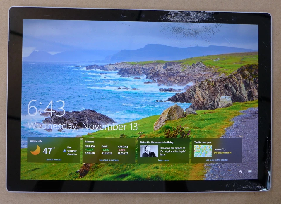 Microsoft Surface Pro 6, 12.3", Platinum, (i7-8650U, 16GB, 512GB)- Broken Screen - Image 1 of 4