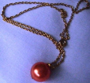Pearlized pink ball pendant on 18" gold tone chain necklace Retro. Gift Boxed - Picture 1 of 3