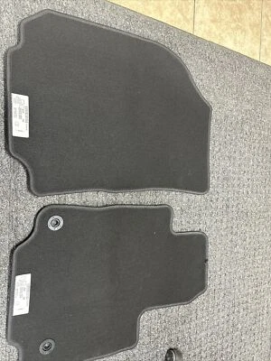 Alfombrillas de terreno Chevy Equinox GMC 2018-2020 84265141 PF 84395199 DF OEM nuevas Foto 1 de 4