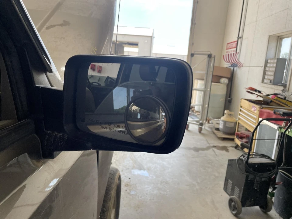 二手右门镜 适合:2006 年 吉普指挥官 Power 带内存 右等级 A — 第 1/4 张图片