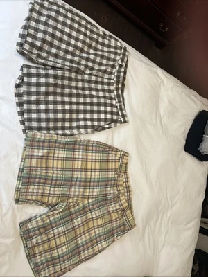 Dos pares de pantalones cortos Bill’s Khakis a cuadros para hombre talla 34 Foto 1 de 4