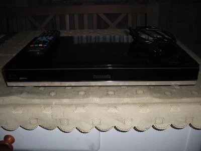 BluRay-/Festplattenrecorder PANASONIC DMR-BCT820 / 1 TB HDD / KABEL - Bild 1 von 4