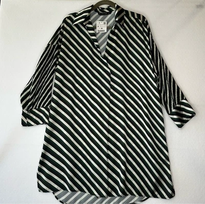 Camisón Zara Basic Verde Blanco y Negro Rayas Diagonales Poliéster Damas Talla M Foto 1 de 4