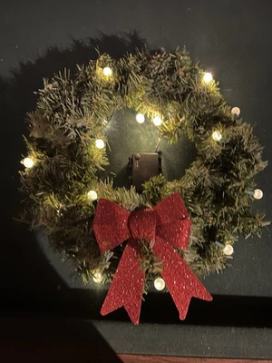 Decoración de corona de Navidad iluminada Foto 1 de 4