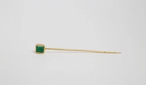 Schöne 18k Gelbgold mit Smaragd Herren Krawattenklammer Pin, 1,3g. Schöne Farbe! - Bild 1 von 6