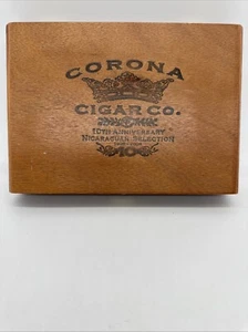 Caja de cigarros de madera Corona Cigar Co. 10 aniversario selección nicaragüense 1998-2008 - Imagen 1 de 24