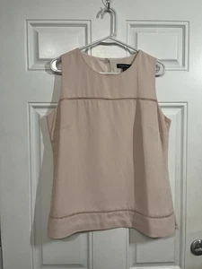 Banana Republic Women’s Sleeveless Blouse Medium Blush Pink Eyelet Trim Work Top - Picture 1 of 5
