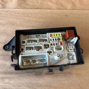 06-09 Lexus SC430 Rear Trunk Luggage Fuse Relay Junction Box Block 82670-24093 - Picture 1 of 12