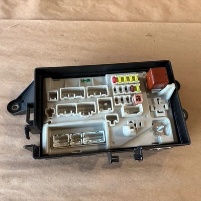 06-09 Lexus SC430 Rear Trunk Luggage Fuse Relay Junction Box Block 82670-24093 - Image 1 of 4