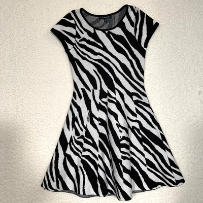 My Michelle M Girls Zebra Stripe Dress Black & white Short sleeves really nice - Image 1 of 4