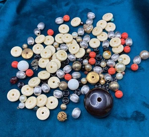 Tüte mit Perlen und Zubehör zum Nachfädeln - Bild 1 von 11