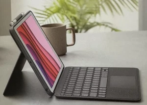 Apple iPad (8th Generation) WiFi+ Cellular 32GB 10.2 + Keyboard, LIKE BRAND NEW - Picture 1 of 17