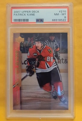 2007/08 Upper Deck Patrick Kane Young Guns #210 RC PSA 8 Blackhawks - Imagem 1 de 2