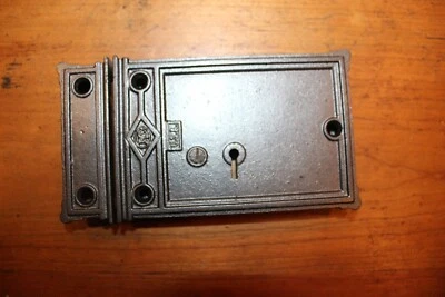 Cerradura de llanta antigua Early Russell & Erwin #1613 cerrojo con llave y guardián R-40 Foto 1 de 4