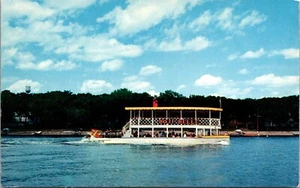 The Boji Belle Lake Okoboji Iowa Postcard - Picture 1 of 2
