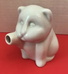 White Sur La Table Ceramic Cat Cream Pitcher 2 oz. Paw Spout EUC - Picture 1 of 6