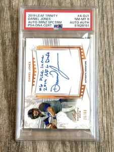 2019 LEAF TRINITY DANIEL JONES ROOKIE AUTOGRAPH AUTO INSCRIPTION HOLO /60 PSA 8 - Picture 1 of 2