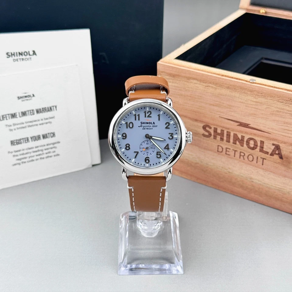 Reloj de cuarzo para hombre Shinola Runwell 41MM esfera azul pizarra correa de cuero tostado Foto 1 de 4