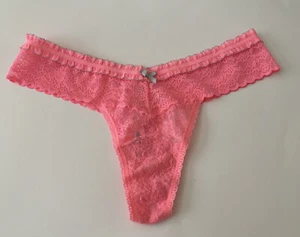 Nueva Tanga de Encaje Victoria Secret Borde Embellecido Rosa Talla Única - Imagen 1 de 8