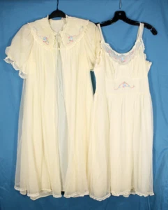 VTG LAROS Ivory Peignoir NIGHTGOWN & ROBE SET Frilly Lace FLORAL EMBROIDERED S - Picture 1 of 9