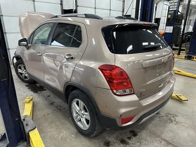 Tapa de cubierta usada se adapta a: Chevrolet Trax 2018 privacidad tinte opcional AKO con cámara de visión trasera Foto 1 de 4