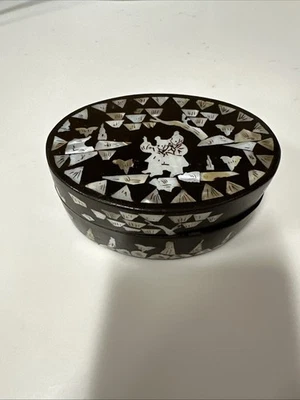 ANTIGUO BARCO ASIÁTICO VICTORIANO 1800 PAPEL MACHÉ MADREPERLA INCRUSTACIÓN OVALADO 6"L Foto 1 de 4