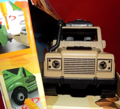 Land Rover Defender 90 Dinosaurs Resue Team Transporter с набором игрушек трицератопс - Изображение 1 из 4