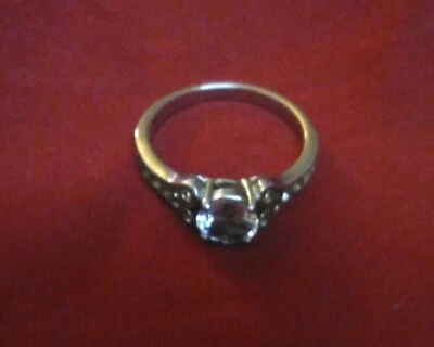 Anillo de banda brillante de acero inoxidable de circonita cúbica de 1,5 quilates para dama talla 9 Foto 1 de 3