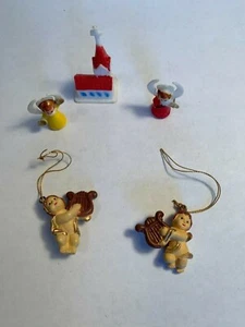 Vintage Miniature Plastic church, choir boys, 2 angels decorations 1-1 3/4" tall - Bild 1 von 5