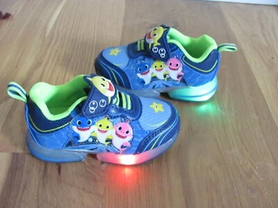 Bebé Tiburón Rosa Fong NUEVO Iluminado Gancho y Lazo Tenis Unisex Niños 6 Foto 1 de 4