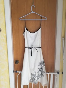 Neu ohne Etikett Jessica Howard weiß & schwarz Kleid ärmellos halbformell A-Linie Abiball - Bild 1 von 4