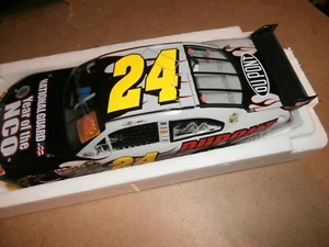 Jeff Gordon #24 Die Cast 2009 Chevy 1:24 National Guard Year of the NCO SIGNED - Picture 1 of 9